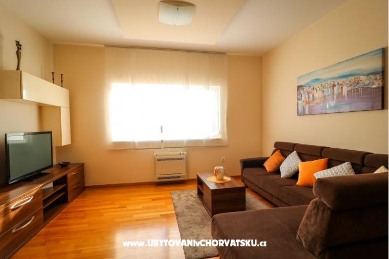  Hiša z bazenom - Villa Marijana  – foto 11
