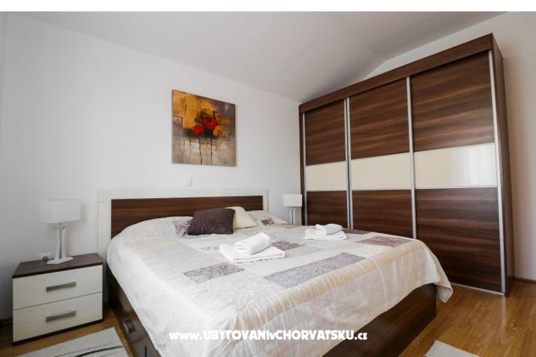  Hiša z bazenom - Villa Marijana  – foto 12