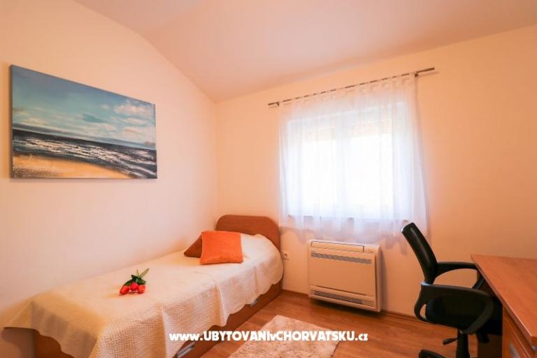  Hiša z bazenom - Villa Marijana  – foto 13