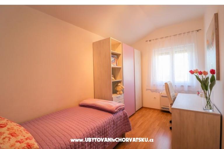  Hiša z bazenom - Villa Marijana  – foto 14
