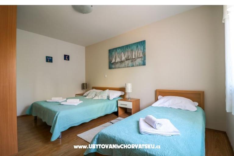  Hiša z bazenom - Villa Marijana  – foto 17