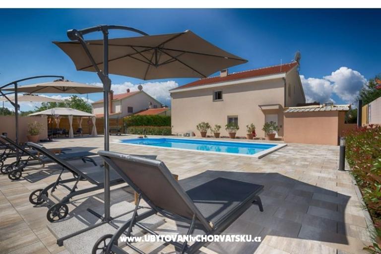  Hiša z bazenom - Villa Marijana  – foto 3