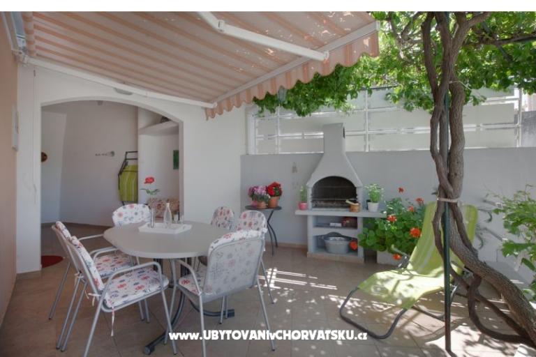 Apartmaji MARINA - Villa NEDIKA – foto 13