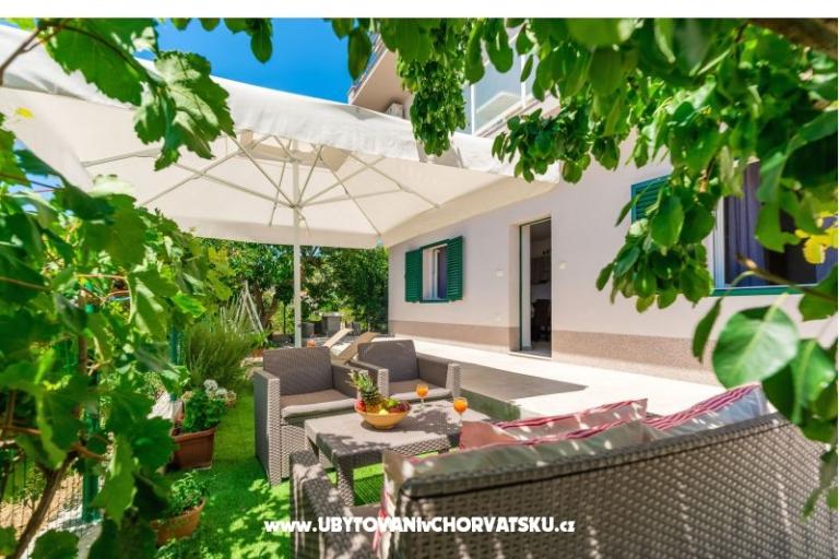 Apartmaji s bazenom Cvita/Podstrana – foto 14
