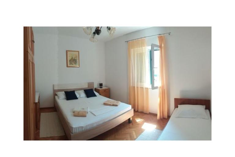 Apartmaji s bazenom Cvita/Podstrana – foto 7