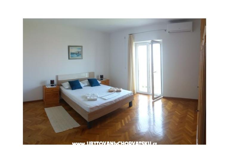 Apartmaji s bazenom Cvita/Podstrana – foto 9