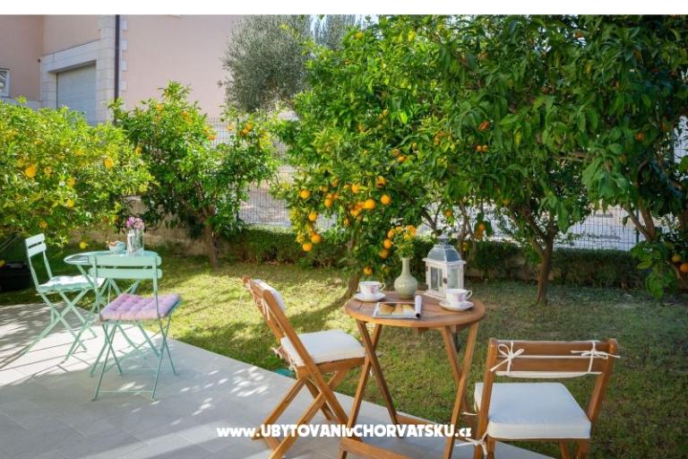 Apartmaji Lemon Garden z bazenom – foto 13