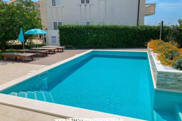 Apartmaji Lemon Garden z bazenom – foto 6