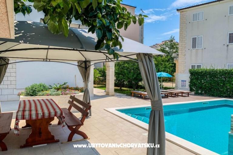 Apartmaji Lemon Garden z bazenom – foto 9