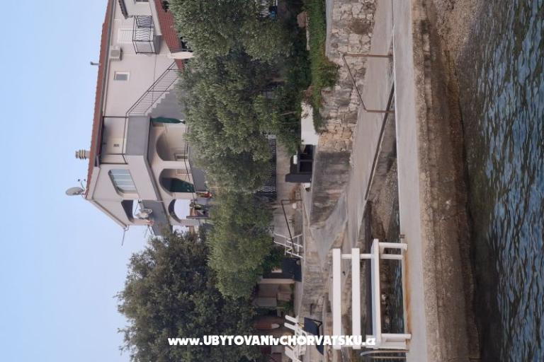Apartmaji 10 metara od mora – foto 28