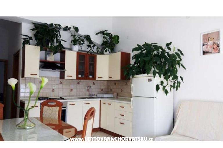 Apartmaji TONĆI I IRIS*** – foto 22