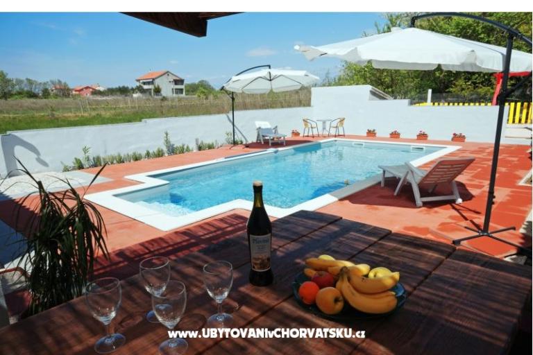 Apartmaji Angelo z bazenom – foto 12