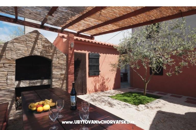 Apartmaji Angelo z bazenom – foto 13