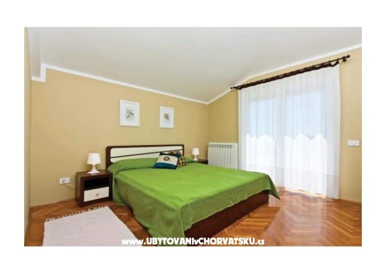 Family house z bazenom – foto 10
