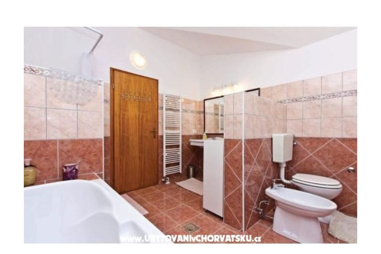 Family house z bazenom – foto 11