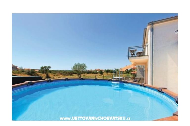 Family house z bazenom – foto 15