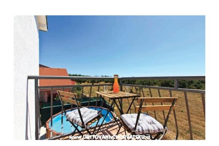 Family house z bazenom – foto 16