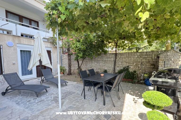 Flowers Apartmaji Pula – foto 4