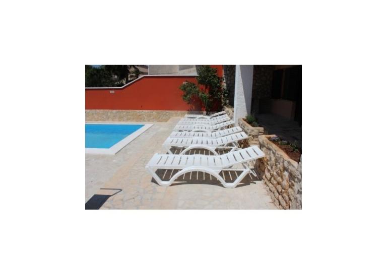 Hiša with swimming pool – foto 2