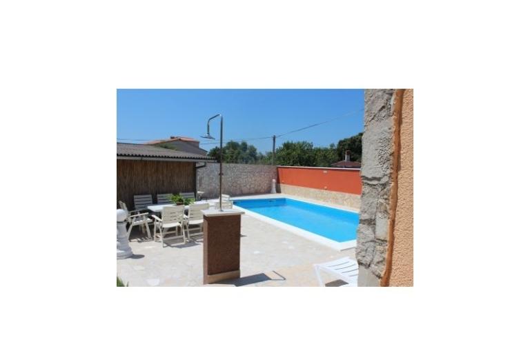 Hiša with swimming pool – foto 4