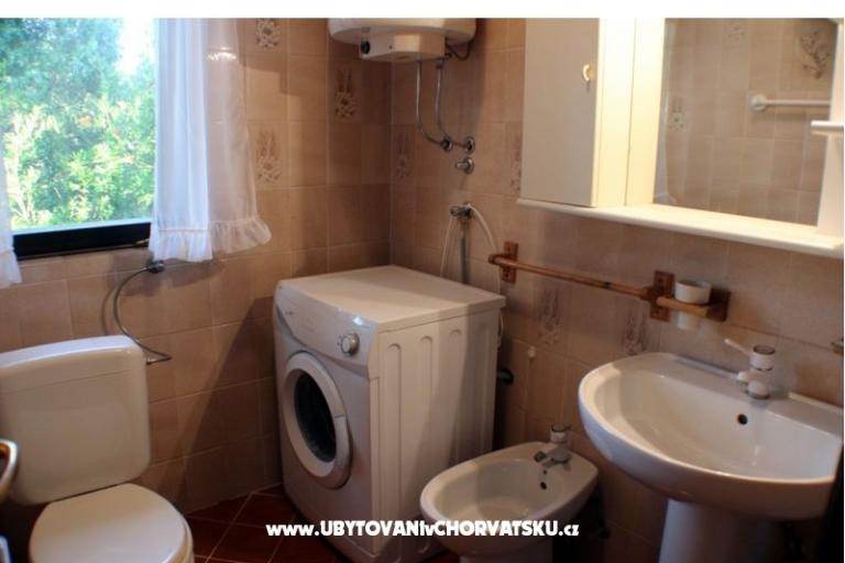 Hiša with swimming pool – foto 7