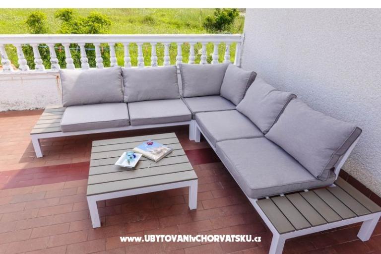 Apartmaji Anny z bazenom – foto 30