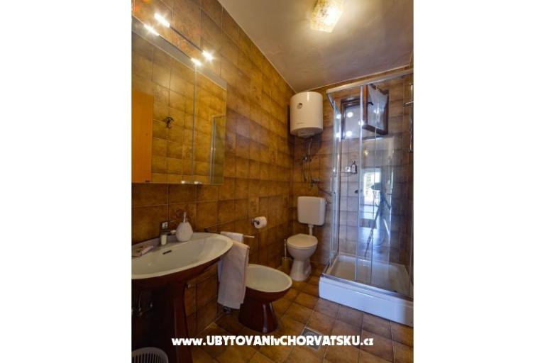 Apartmaji Anny z bazenom – foto 33