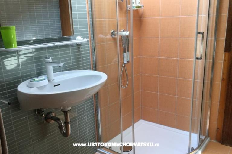 Apartmaji Anny z bazenom – foto 42