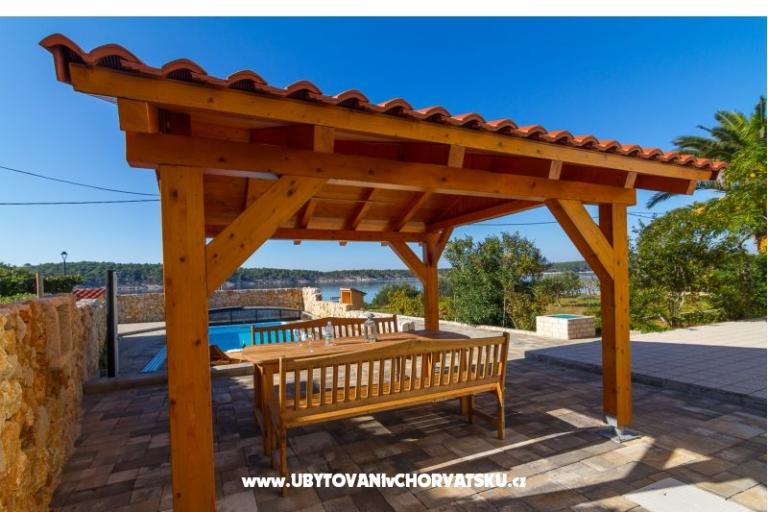 Apartmaji Villa Seka pool &amp; sauna – foto 3