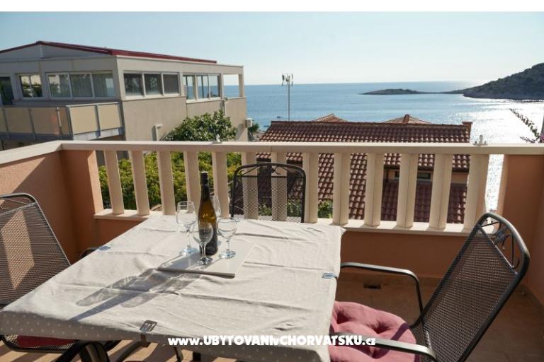 Apartmaji Panorama s bazenom – foto 18