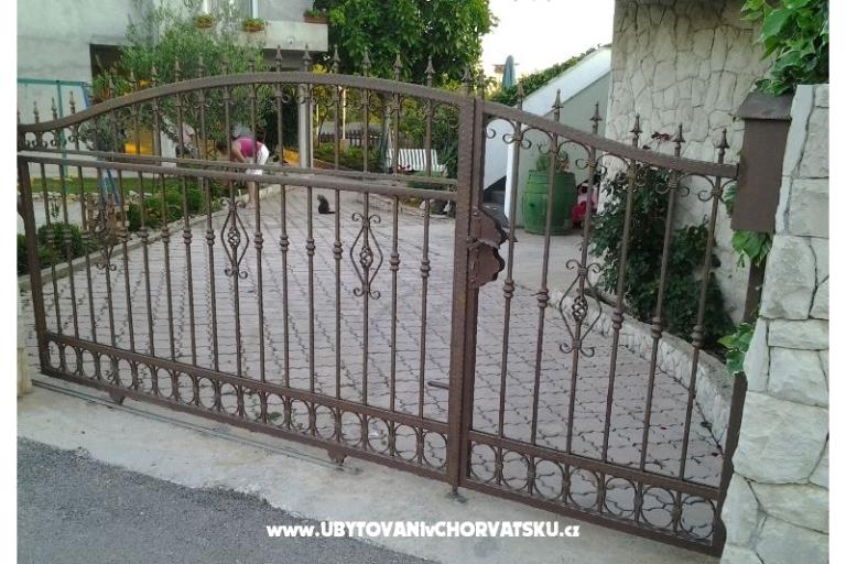 Apartmaji Krešimir  OD 30 EUR – foto 15