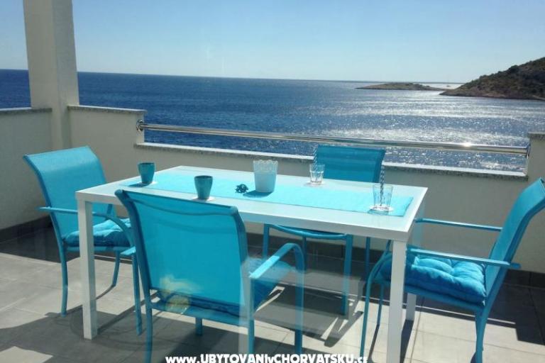 Apartmaji Angie -10 metara od mora – foto 4