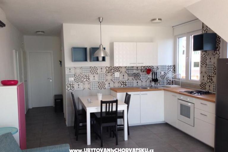 Apartmaji Angie -10 metara od mora – foto 7