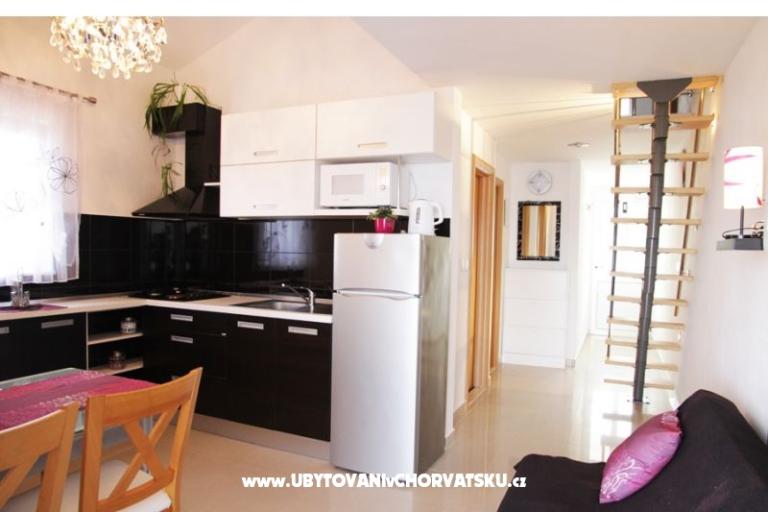 Marina view Apartmaji Rogoznica  – foto 14