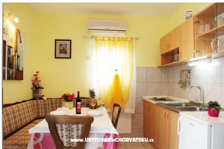 Marina view Apartmaji Rogoznica  – foto 7