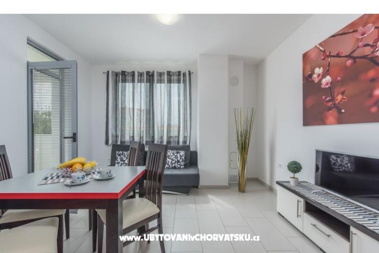 Apartmaji Kimi with swimming pool  – foto 17
