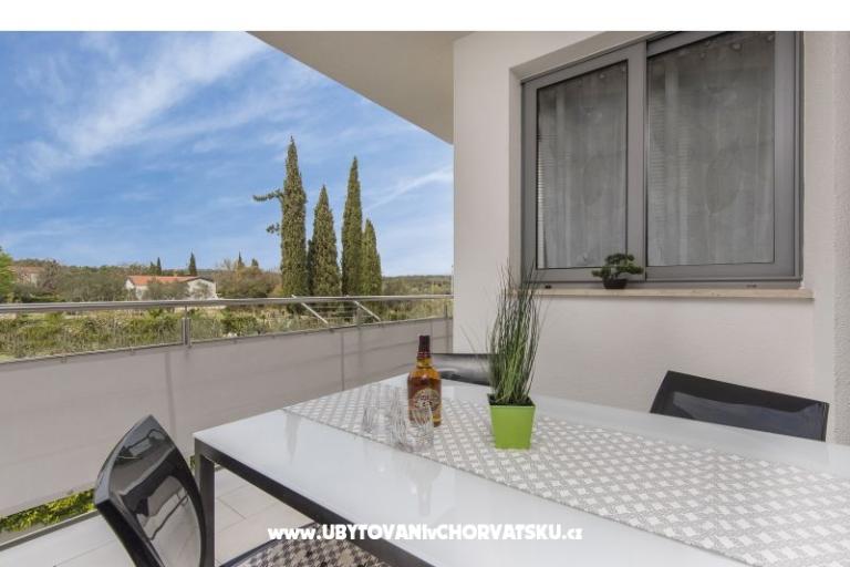 Apartmaji Kimi with swimming pool  – foto 9