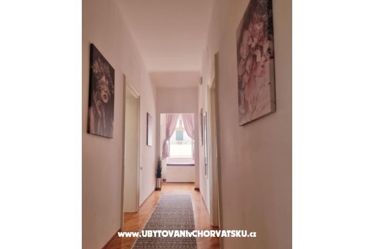 Apartmaji Martini and Arch Bacvice – foto 8