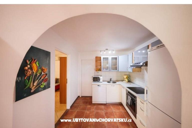 Apartma ANAI with private  pool – foto 10