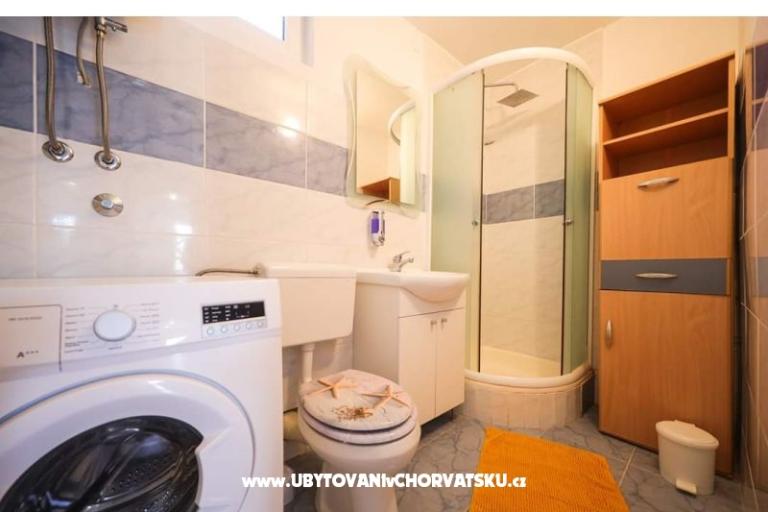 Apartma ANAI with private  pool – foto 11