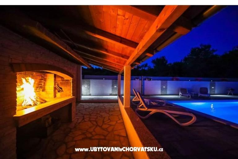 Apartma ANAI with private  pool – foto 15