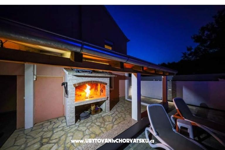 Apartma ANAI with private  pool – foto 16