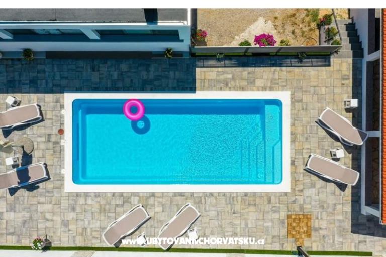 Apartma ANAI with private  pool – foto 17