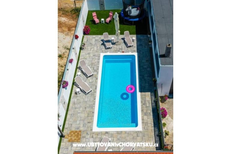 Apartma ANAI with private  pool – foto 18
