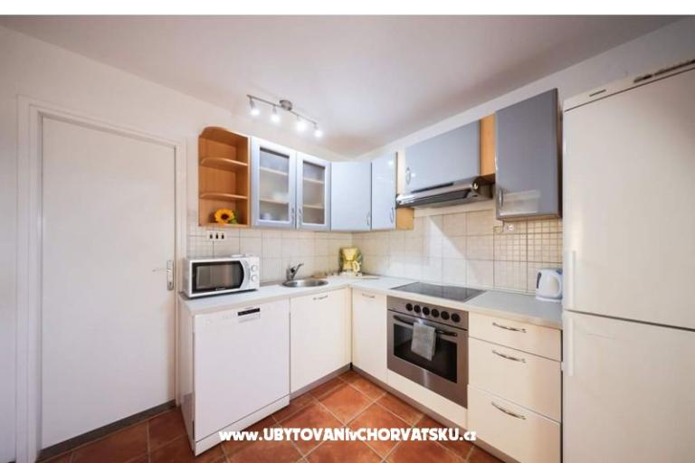 Apartma ANAI with private  pool – foto 3
