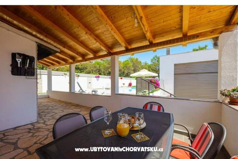 Apartma ANAI with private  pool – foto 4