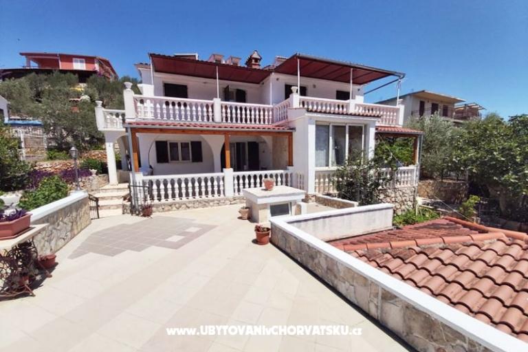 Apartmaji Villa Carmen – foto 17