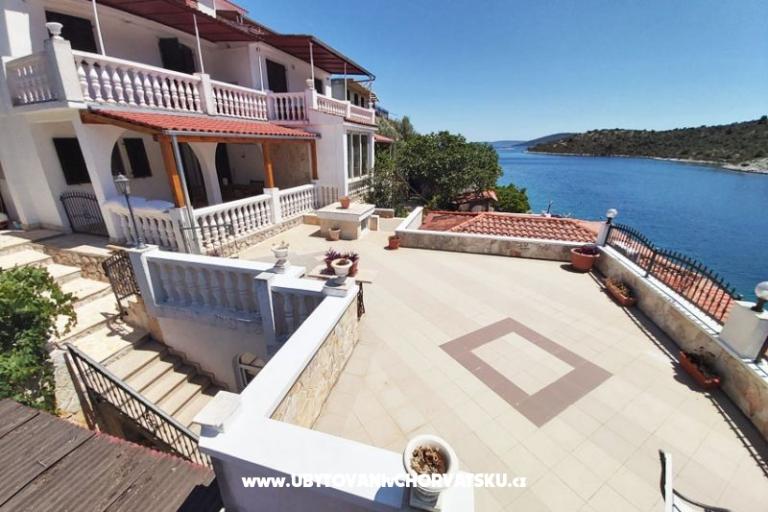 Apartmaji Villa Carmen – foto 4