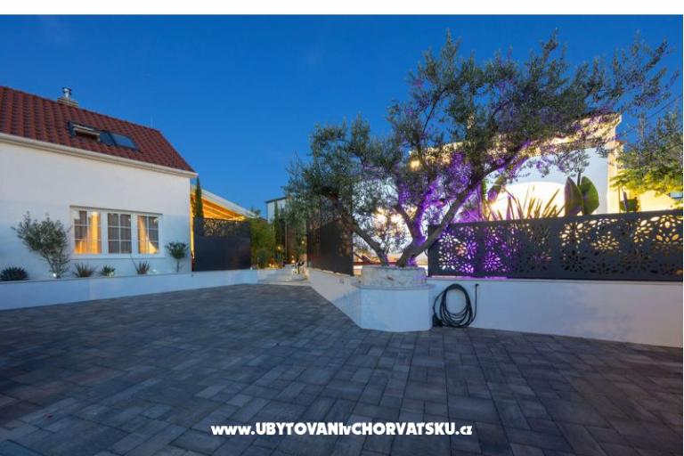 The Three Flowers Pool Hiša – foto 74