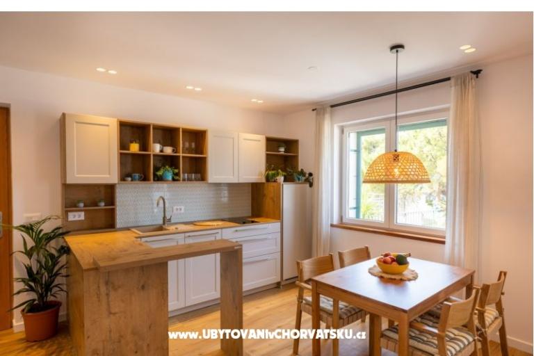 Beachfront Apartma NIVES – foto 14